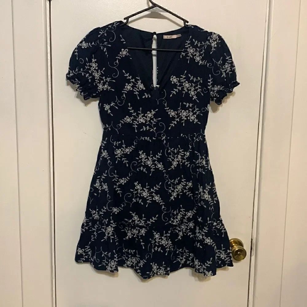 Francesca’s GUC navy blue and white embroidered low cut dress Size XS